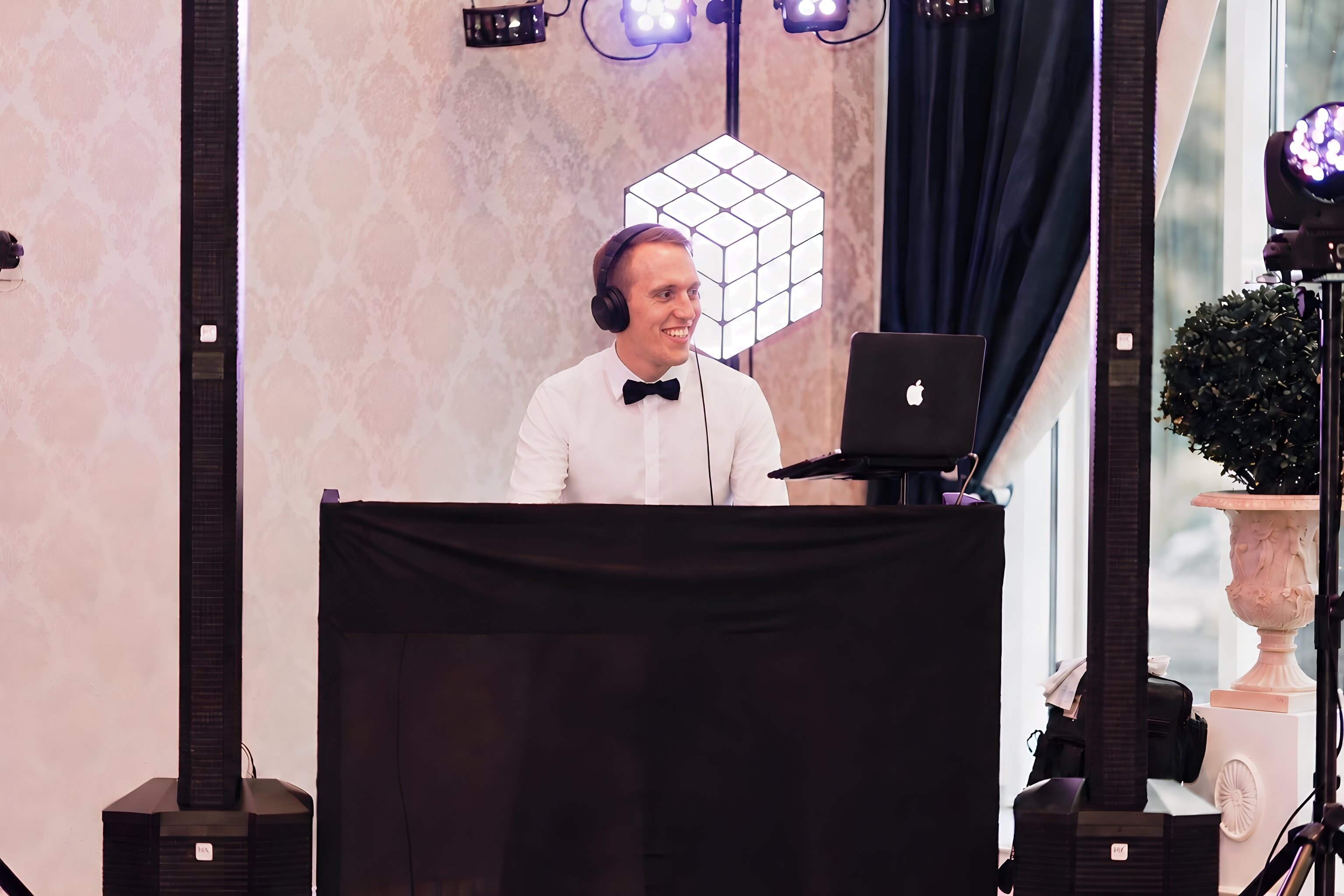 DJ Hendrix bei einer Veranstaltung